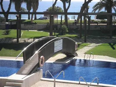 Piscina en o cerca de Beachfront Apartment with Pool and Garden S Abanell Blanes