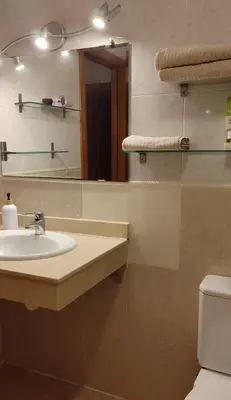 Un baño de Duplex 2-bedroom family apartment F&F