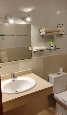 Un baño de Duplex 2-bedroom family apartment F&F