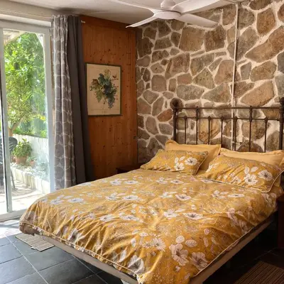 Cama o camas de una habitación en Estudio limonero en Sant Cebriá de Vallalta 20' playa