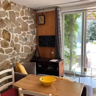 Zona de estar de Estudio limonero en Sant Cebriá de Vallalta 20' playa
