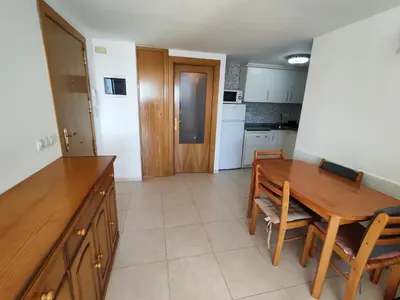 Una cocina o zona de cocina en Apartamento con vistas al mar y parking