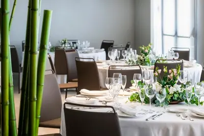 Un restaurante o sitio para comer en Salles Hotel Aeroport de Girona