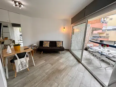 Una cocina o zona de cocina en Maravilloso apartamento en Platja d'Aro muy cerca de la playa