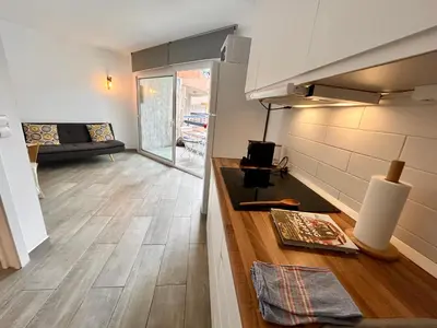 Una cocina o zona de cocina en Maravilloso apartamento en Platja d'Aro muy cerca de la playa