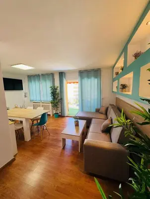 Una cocina o zona de cocina en Piso Shic de playa Fenals con terraza y piscina