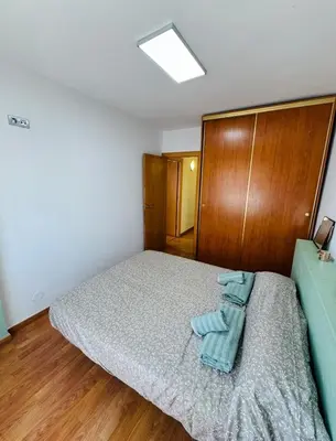 Cama o camas de una habitación en Piso Shic de playa Fenals con terraza y piscina