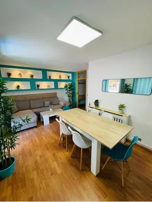 Plano de Piso Shic de playa Fenals con terraza y piscina