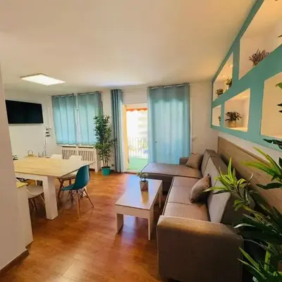 Piso Shic de playa Fenals con terraza y piscina