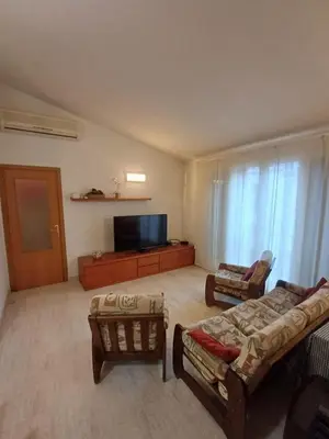 Una televisión o centro de entretenimiento en Amplio apartamento de 2 dormitorios en el casco antiguo de Tossa