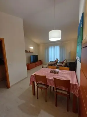 Una televisión o centro de entretenimiento en Amplio apartamento de 2 dormitorios en el casco antiguo de Tossa