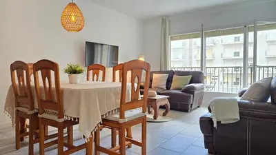 Zona de estar de Bright Apartment with Two Balconies and a Seaside Pool