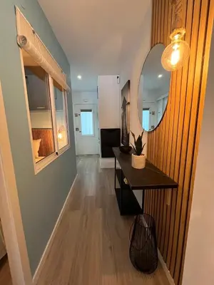 Una televisión o centro de entretenimiento en Hauzify I Apartament Mar d'Aro