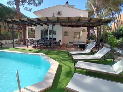 Piscina en o cerca de Villa 10 people, 150 m from the sea, pool and garden