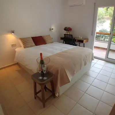 Cama o camas de una habitación en Villa 10 people, 150 m from the sea, pool and garden