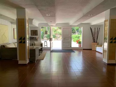 Zona de estar de Cosy flat with terrace, swimming pool and parking in Begur
