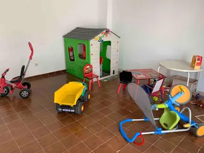 Club infantil en Cosy flat with terrace, swimming pool and parking in Begur