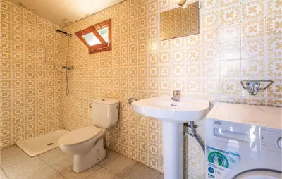 Un baño de Stunning Home In Riudellots