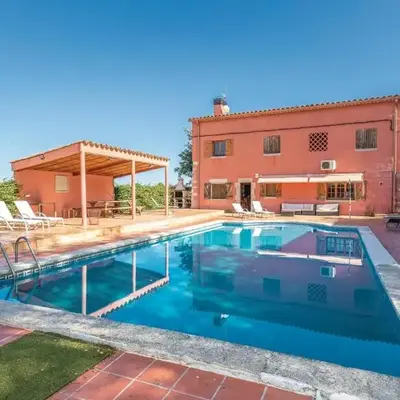 Stunning Home In Riudellots