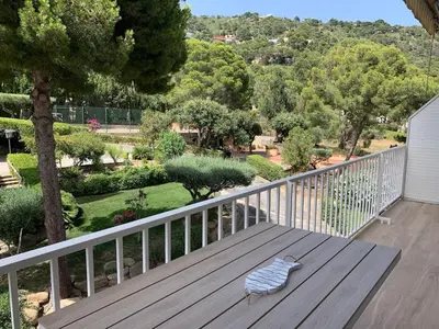 Un balcón o terraza de Beautiful apartment with pool terrace parking