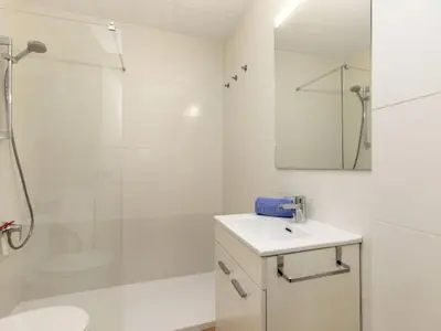 Un baño de Apartment Homey by Interhome