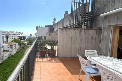 Un balcón o terraza de LETS HOLIDAYS Big terrace and bbq apartment