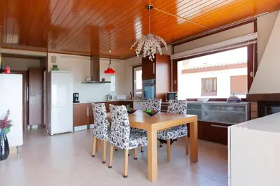 Una cocina o zona de cocina en Lets Holidays APARTMENT SEA VIEWS COSTA BRAVA