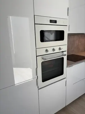 Una cocina o zona de cocina en La Sardineta, es un apartamento en la Costa Brava, Palamós 1 minuto de la playa Alquiler temporal mínimo 32 noches