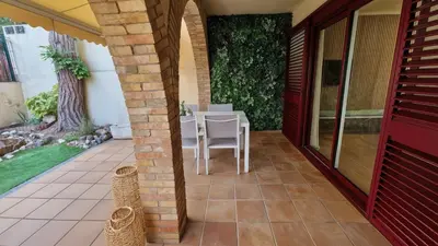 Un balcón o terraza de Apartamento con Jardín a 30 segundos de la playa