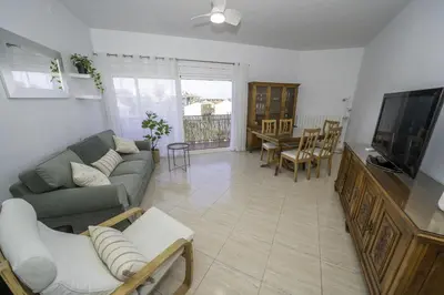 Una televisión o centro de entretenimiento en HomeHolidaysRentals Olai - Costa Barcelona
