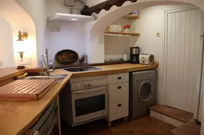 Una cocina o zona de cocina en cave house with sea views