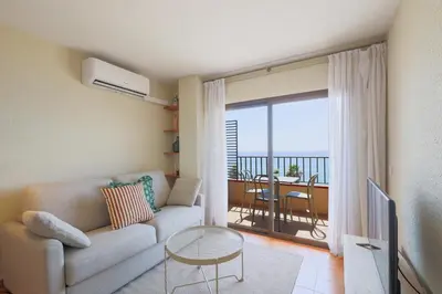 Zona de estar de Seafront Views Apartment in Torre Valentina