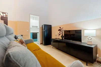 Una televisión o centro de entretenimiento en Hauzify I Loft Tura