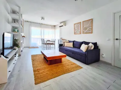 Una televisión o centro de entretenimiento en Refugio Costero en S'Agaró cerca de Playas Top