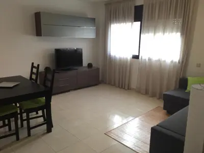 Una televisión o centro de entretenimiento en Vicmar Home Apartment I