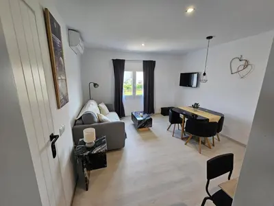 Una televisión o centro de entretenimiento en Apartamento Cala i Bosc en Mont-ras - Palafrugell - Costa Brava