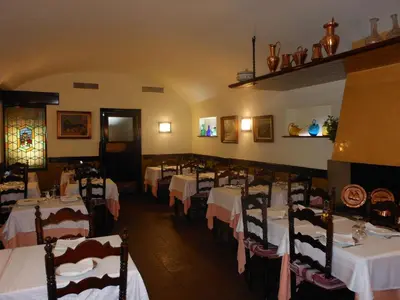 Un restaurante o sitio para comer en Hostal Can Pou