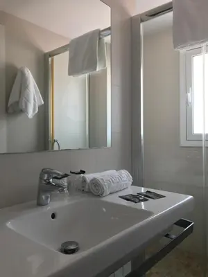 Un baño de Hostal Can Pou
