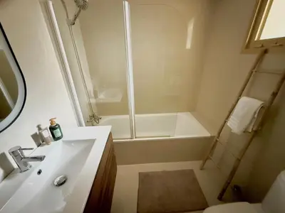 Un baño de Hauzify I Apartament Grumet