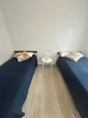 Cama o camas de una habitación en BRAVAHOLIDAYS-420-COLON, 2nd LINE BEACH, WIFI