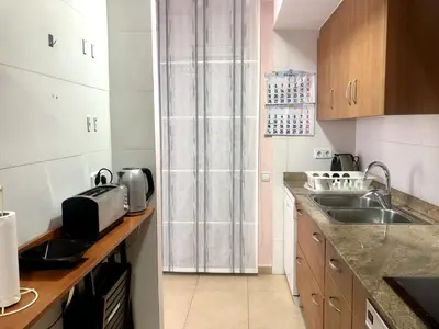 Una cocina o zona de cocina en Vivalidays - Estrella de Mar - Calella