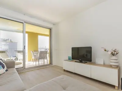 Una televisión o centro de entretenimiento en Apartment El Fenua by Interhome