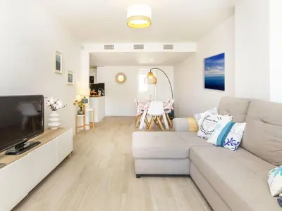 Una televisión o centro de entretenimiento en Apartment El Fenua by Interhome