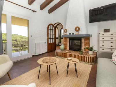 Una televisión o centro de entretenimiento en Holiday Home Castellet by Interhome
