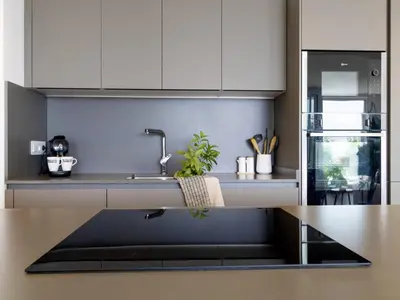 Una cocina o zona de cocina en Seafront Apartment in Calella with Beach Access