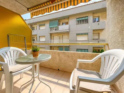 Un balcón o terraza de Beachfront gateway in Pineda de Mar
