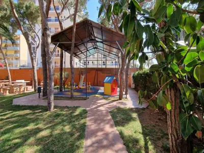 Zona de juegos infantil en Apartment in Santa Susanna near the Beach
