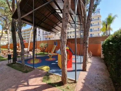 Zona de juegos infantil en Apartment in Santa Susanna near the Beach
