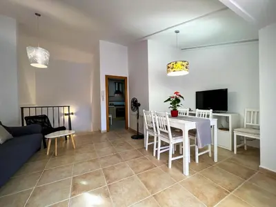 Una televisión o centro de entretenimiento en Apartment in Blanes with Sea Views