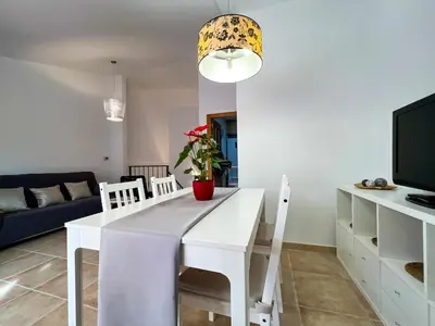 Una televisión o centro de entretenimiento en Apartment in Blanes with Sea Views